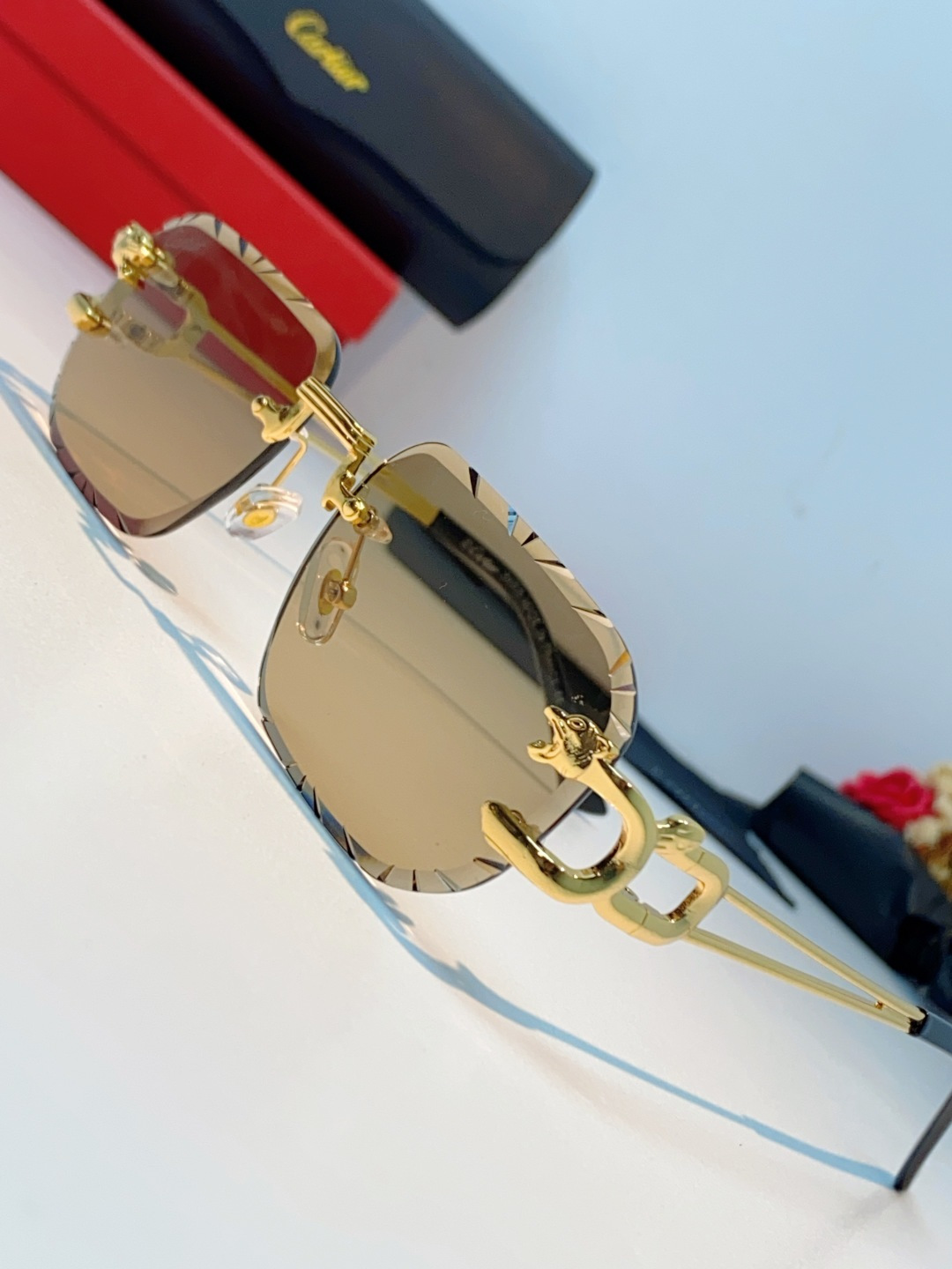 Cartier卡地亚 2026新款 方框切割太阳眼镜男女通用时尚遮阳墨镜防紫外线潮酷 女士墨镜