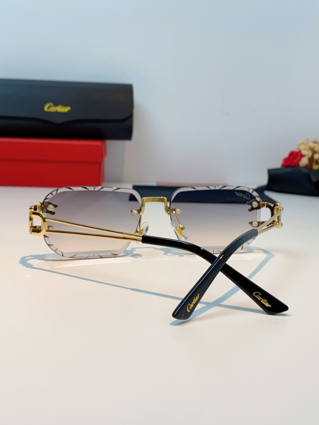 Cartier卡地亚 2026新款 方框切割太阳眼镜男女通用时尚遮阳墨镜防紫外线潮酷 女士墨镜