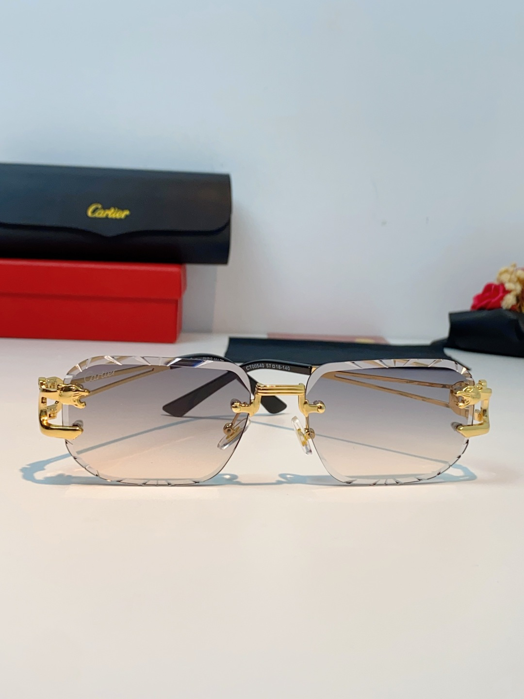 Cartier卡地亚 2026新款 方框切割太阳眼镜男女通用时尚遮阳墨镜防紫外线潮酷 女士墨镜