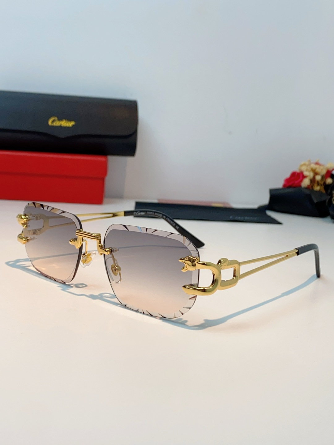 Cartier卡地亚 2026新款 方框切割太阳眼镜男女通用时尚遮阳墨镜防紫外线潮酷 女士墨镜