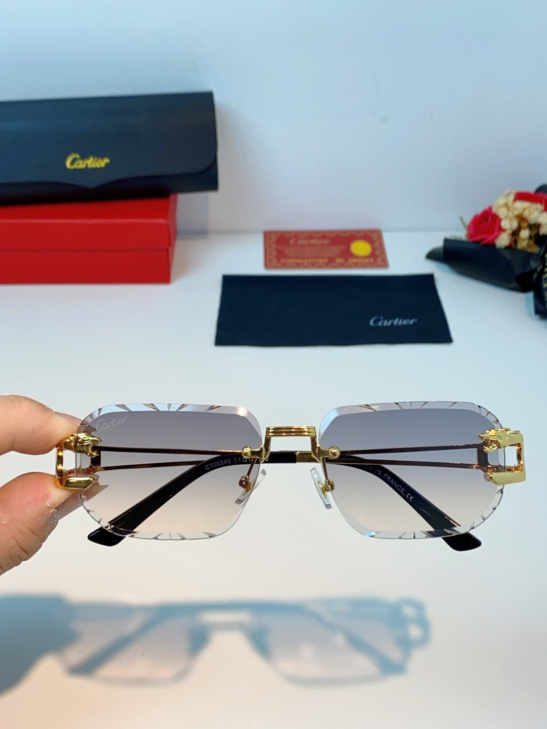 Cartier卡地亚 2026新款 方框切割太阳眼镜男女通用时尚遮阳墨镜防紫外线潮酷 女士墨镜