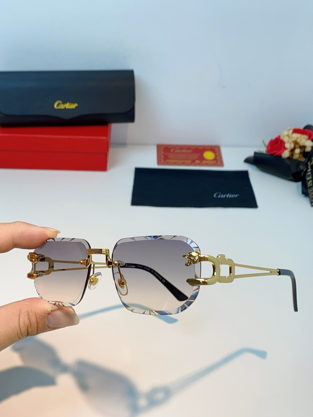 Cartier卡地亚 2026新款 方框切割太阳眼镜男女通用时尚遮阳墨镜防紫外线潮酷 女士墨镜