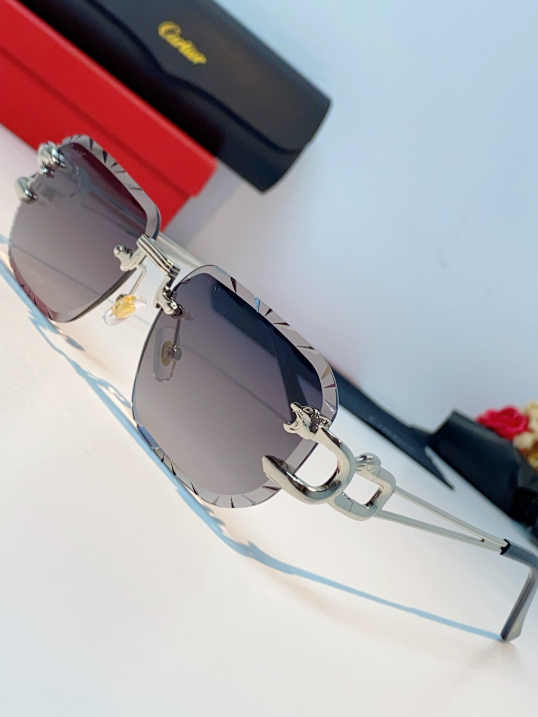 Cartier卡地亚 2026新款 方框切割太阳眼镜男女通用时尚遮阳墨镜防紫外线潮酷 女士墨镜