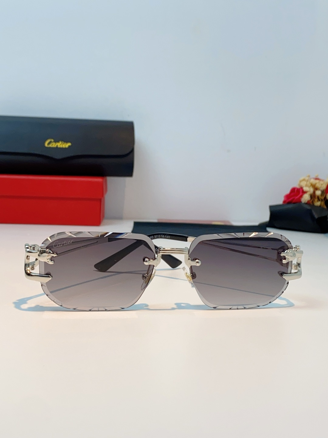 Cartier卡地亚 2026新款 方框切割太阳眼镜男女通用时尚遮阳墨镜防紫外线潮酷 女士墨镜