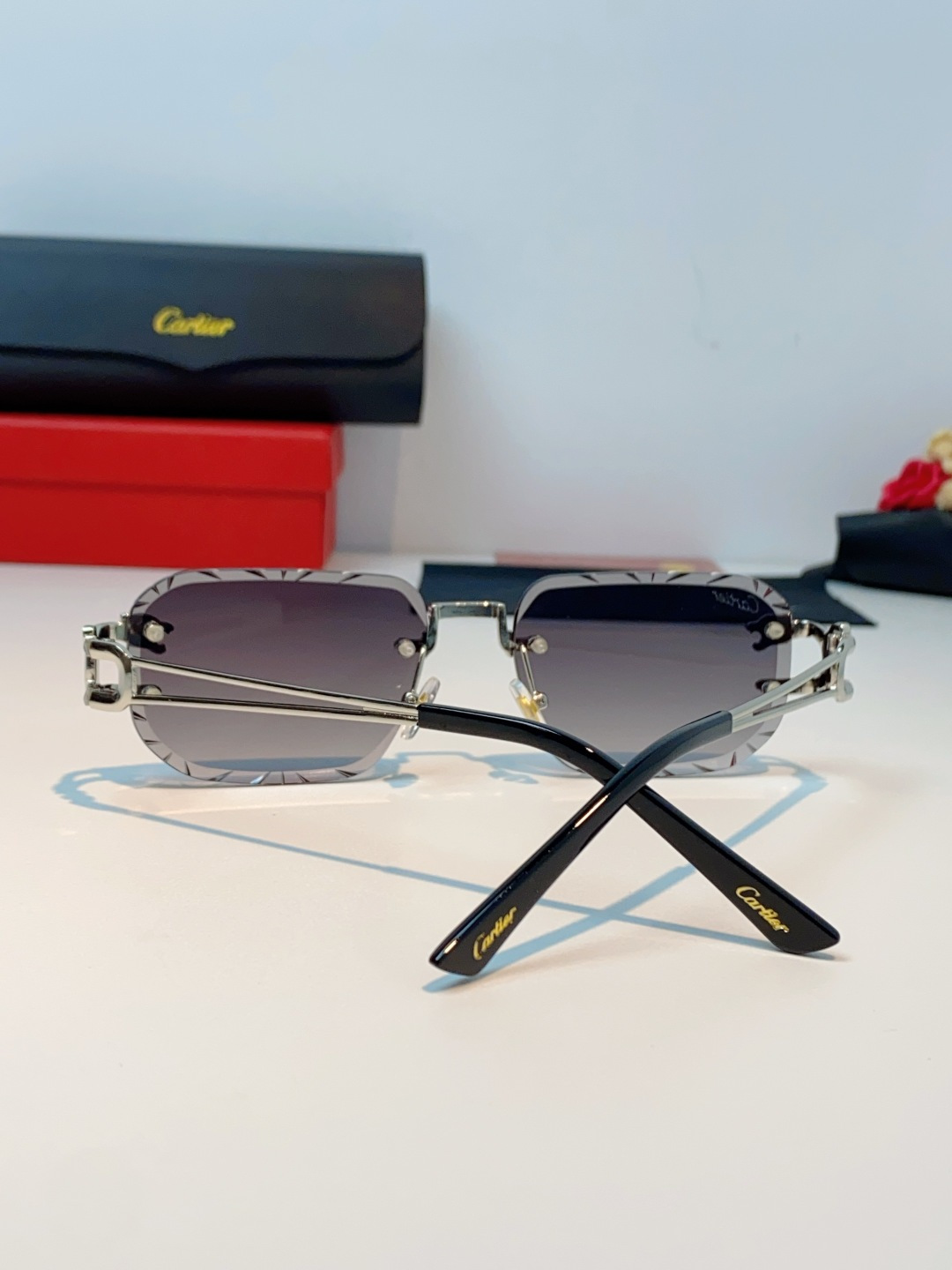 Cartier卡地亚 2026新款 方框切割太阳眼镜男女通用时尚遮阳墨镜防紫外线潮酷 女士墨镜