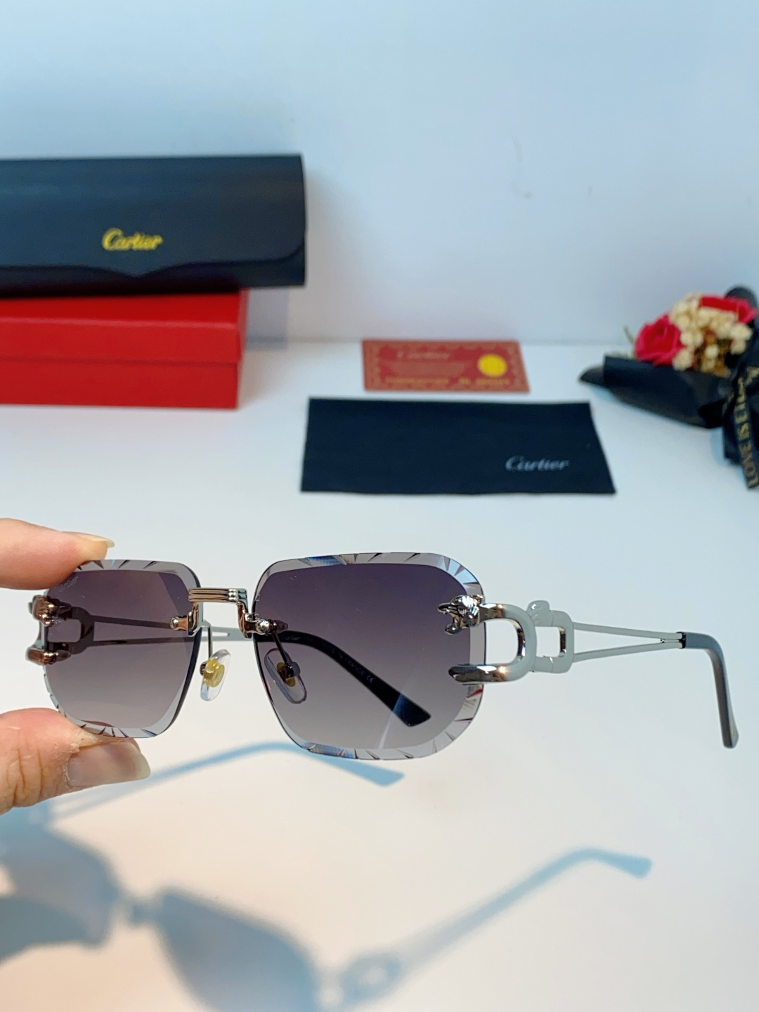 Cartier卡地亚 2026新款 方框切割太阳眼镜男女通用时尚遮阳墨镜防紫外线潮酷 女士墨镜