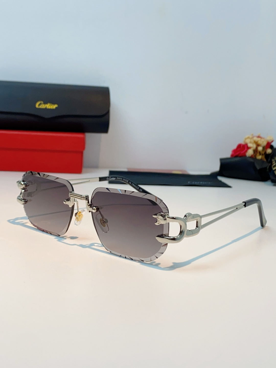Cartier卡地亚 2026新款 方框切割太阳眼镜男女通用时尚遮阳墨镜防紫外线潮酷 女士墨镜