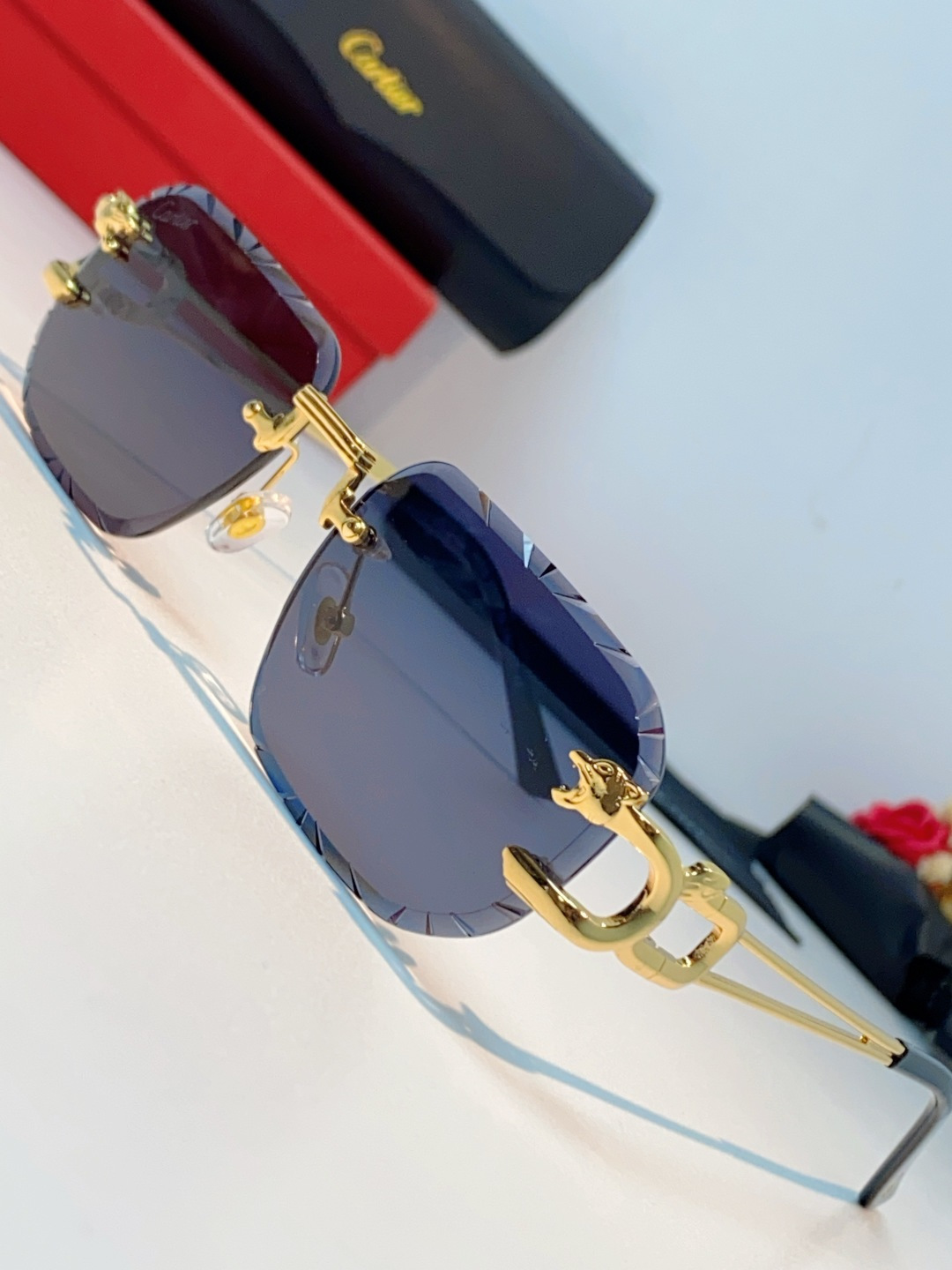 Cartier卡地亚 2026新款 方框切割太阳眼镜男女通用时尚遮阳墨镜防紫外线潮酷 女士墨镜