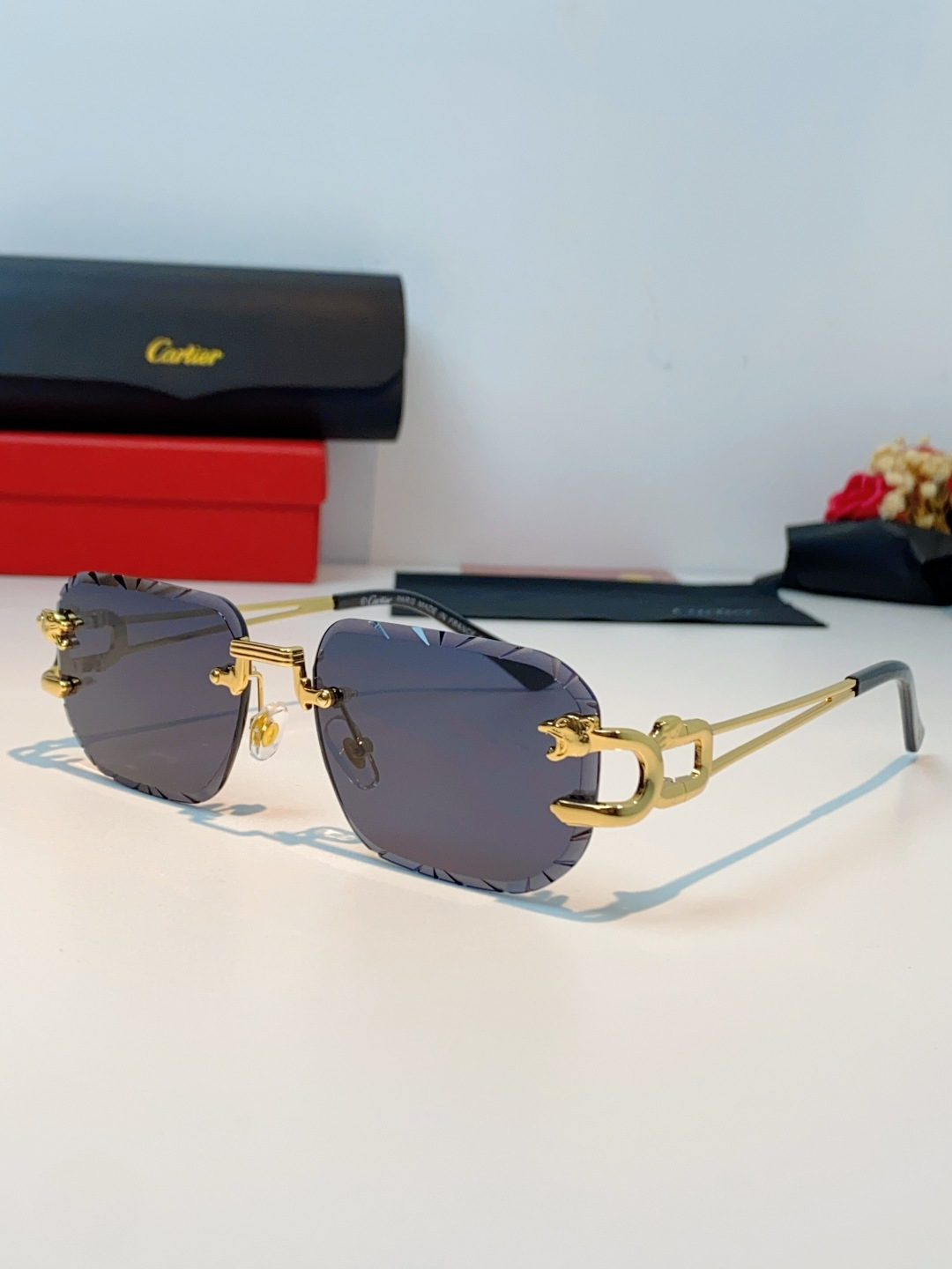 Cartier卡地亚 2026新款 方框切割太阳眼镜男女通用时尚遮阳墨镜防紫外线潮酷 女士墨镜