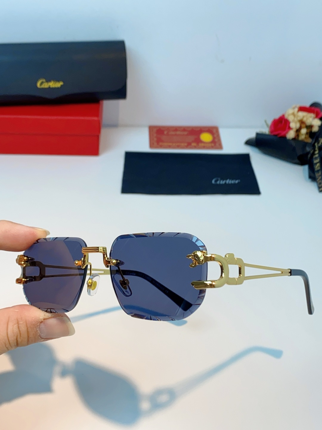 Cartier卡地亚 2026新款 方框切割太阳眼镜男女通用时尚遮阳墨镜防紫外线潮酷 女士墨镜