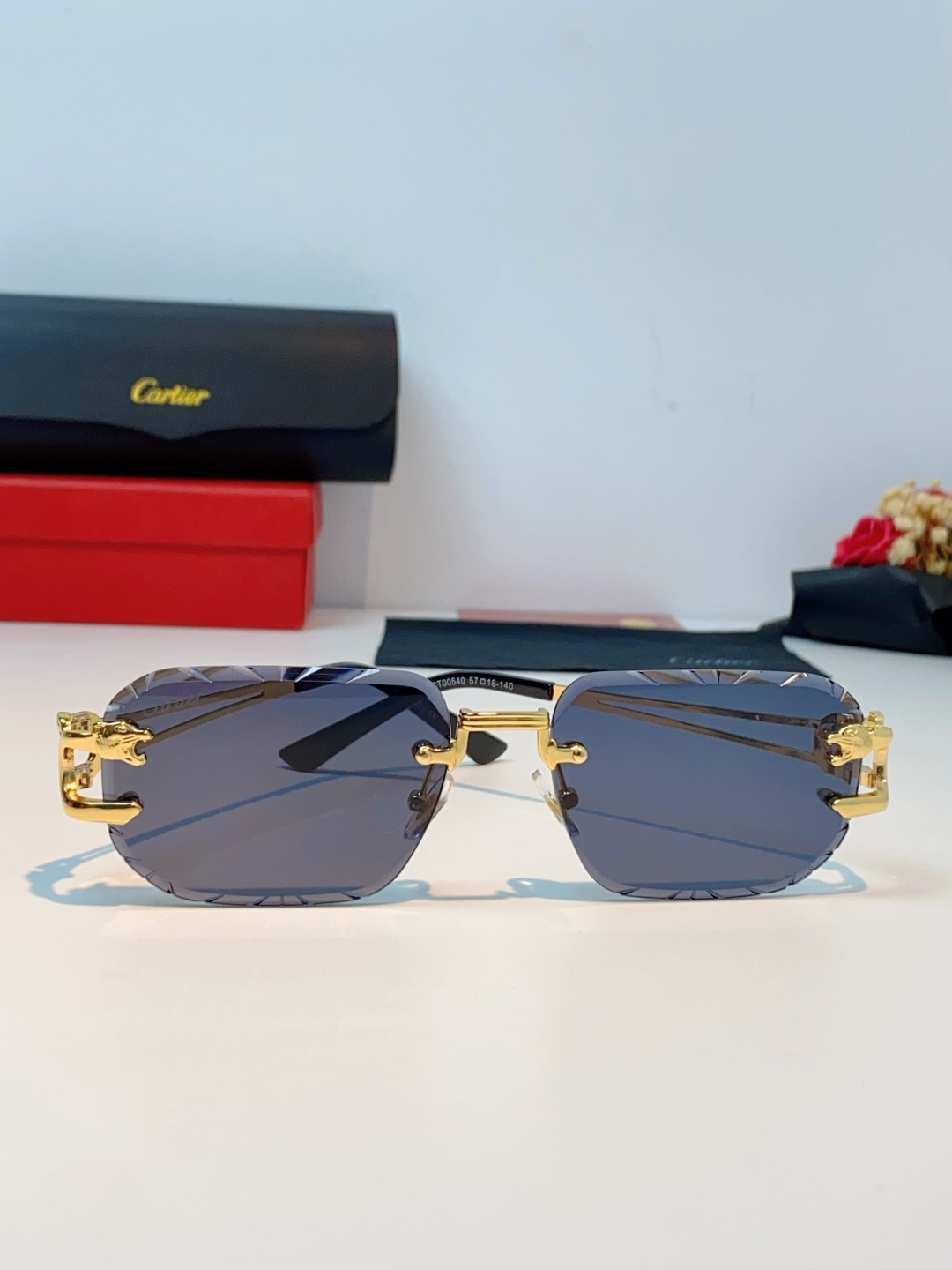 Cartier卡地亚 2026新款 方框切割太阳眼镜男女通用时尚遮阳墨镜防紫外线潮酷 女士墨镜