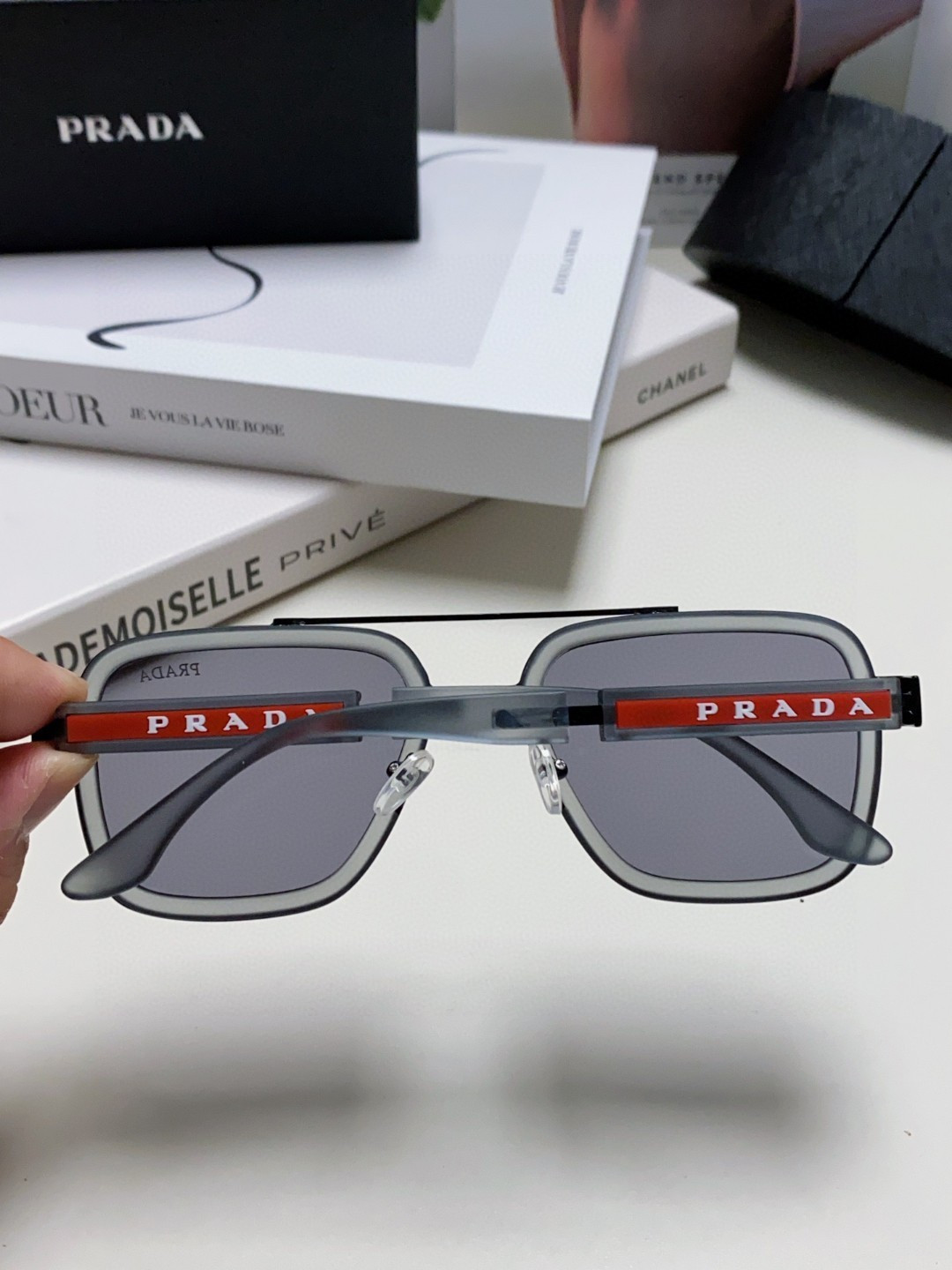 Prada普拉达 2026新款潮流太阳眼镜防紫外线飞行员墨镜开车时尚蛤蟆镜 男女通用
