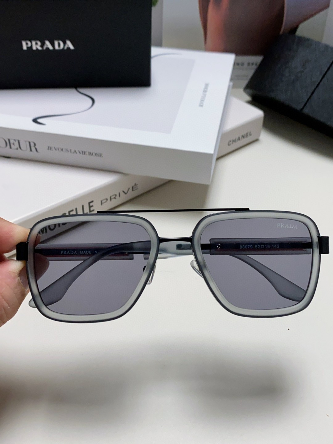 Prada普拉达 2026新款潮流太阳眼镜防紫外线飞行员墨镜开车时尚蛤蟆镜 男女通用