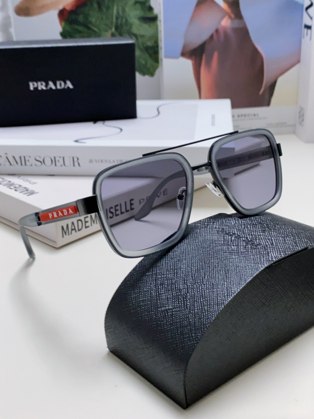 Prada普拉达 2026新款潮流太阳眼镜防紫外线飞行员墨镜开车时尚蛤蟆镜 男女通用