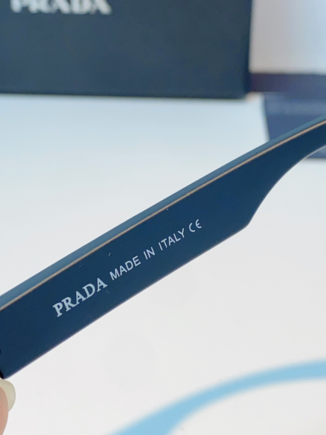 Prada普拉达 2026新款墨镜字母双色镜腿不规则复古猫眼形时尚太阳镜防紫外线防晒镜