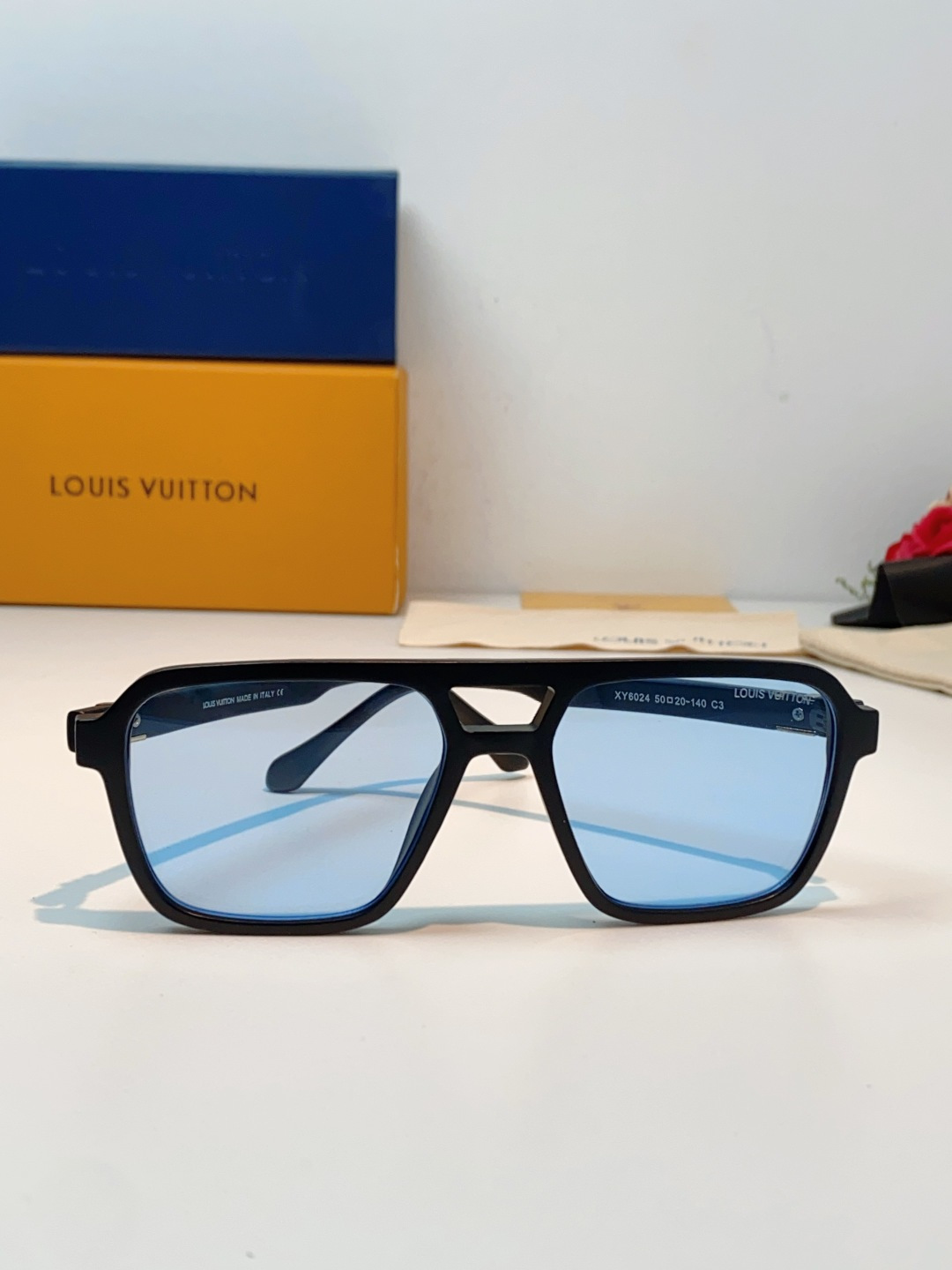 LouisVuitton路易威登 2026新款 男士墨镜太阳镜方形纤维金属签名新款Z3119U