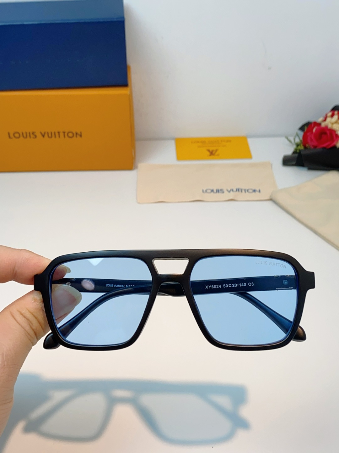 LouisVuitton路易威登 2026新款 男士墨镜太阳镜方形纤维金属签名新款Z3119U