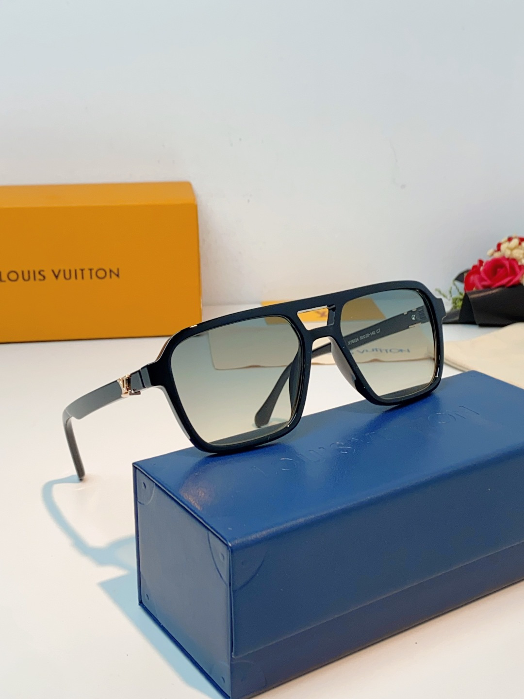LouisVuitton路易威登 2026新款 男士墨镜太阳镜方形纤维金属签名新款Z3119U
