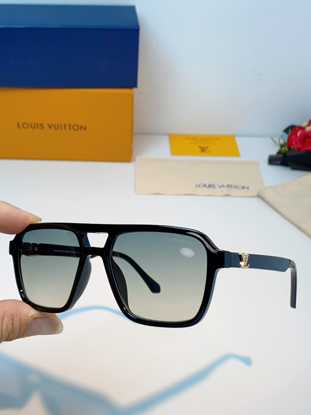 LouisVuitton路易威登 2026新款 男士墨镜太阳镜方形纤维金属签名新款Z3119U