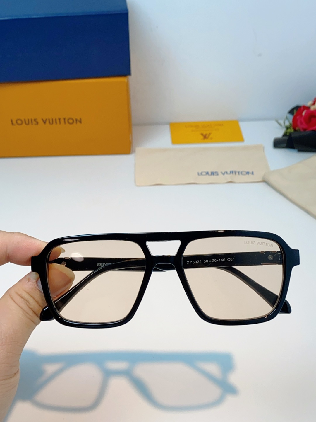 LouisVuitton路易威登 2026新款 男士墨镜太阳镜方形纤维金属签名新款Z3119U