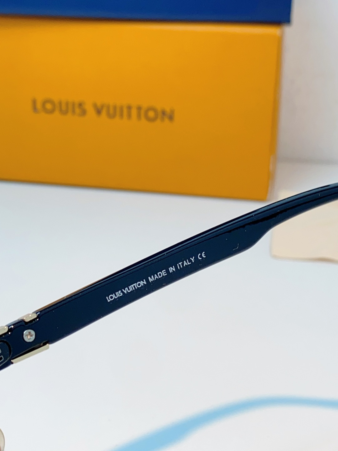 LouisVuitton路易威登 2026新款 男士墨镜太阳镜方形纤维金属签名新款Z3119U