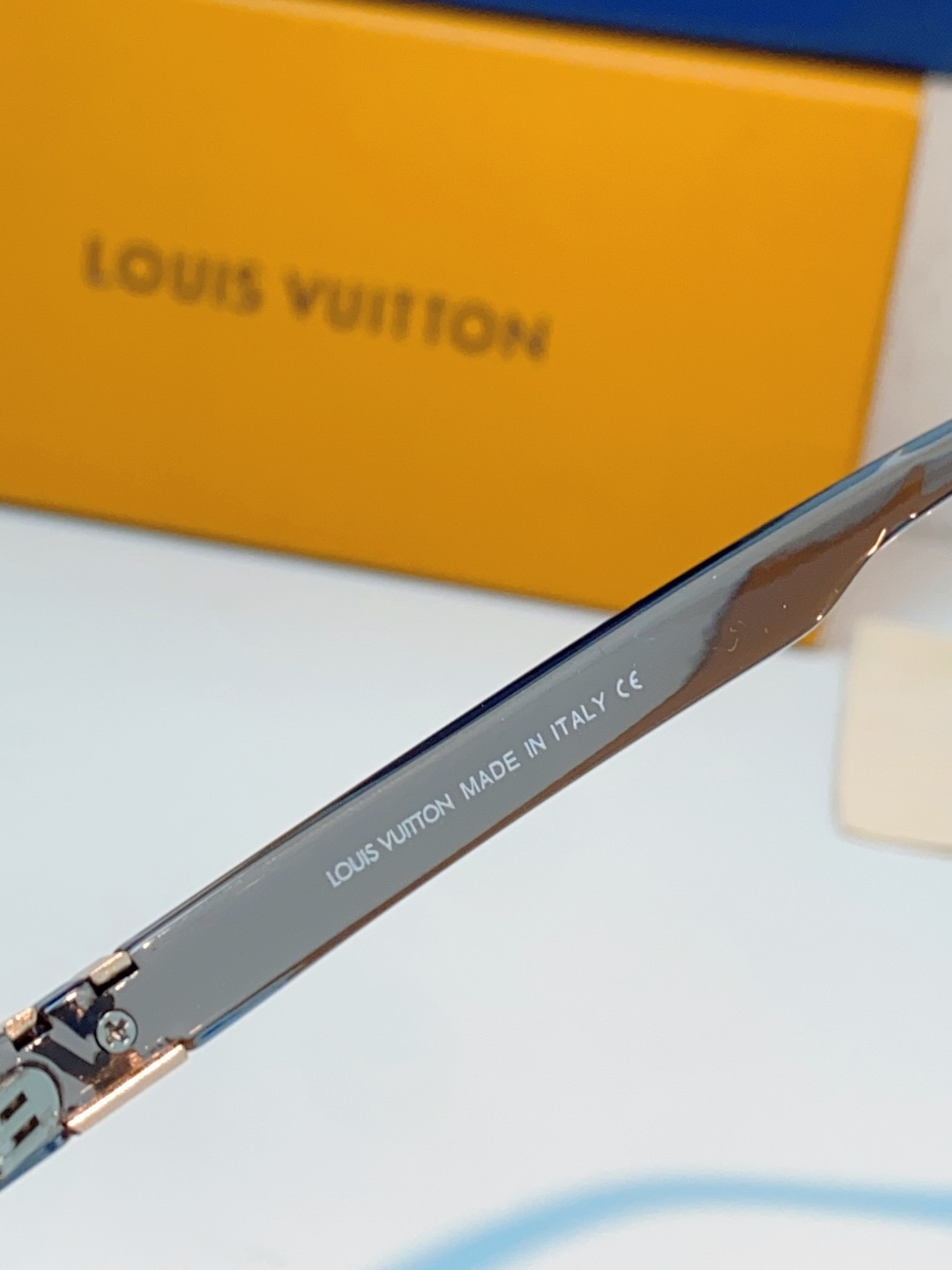 LouisVuitton路易威登 2026新款 男士墨镜太阳镜方形纤维金属签名新款Z3119U