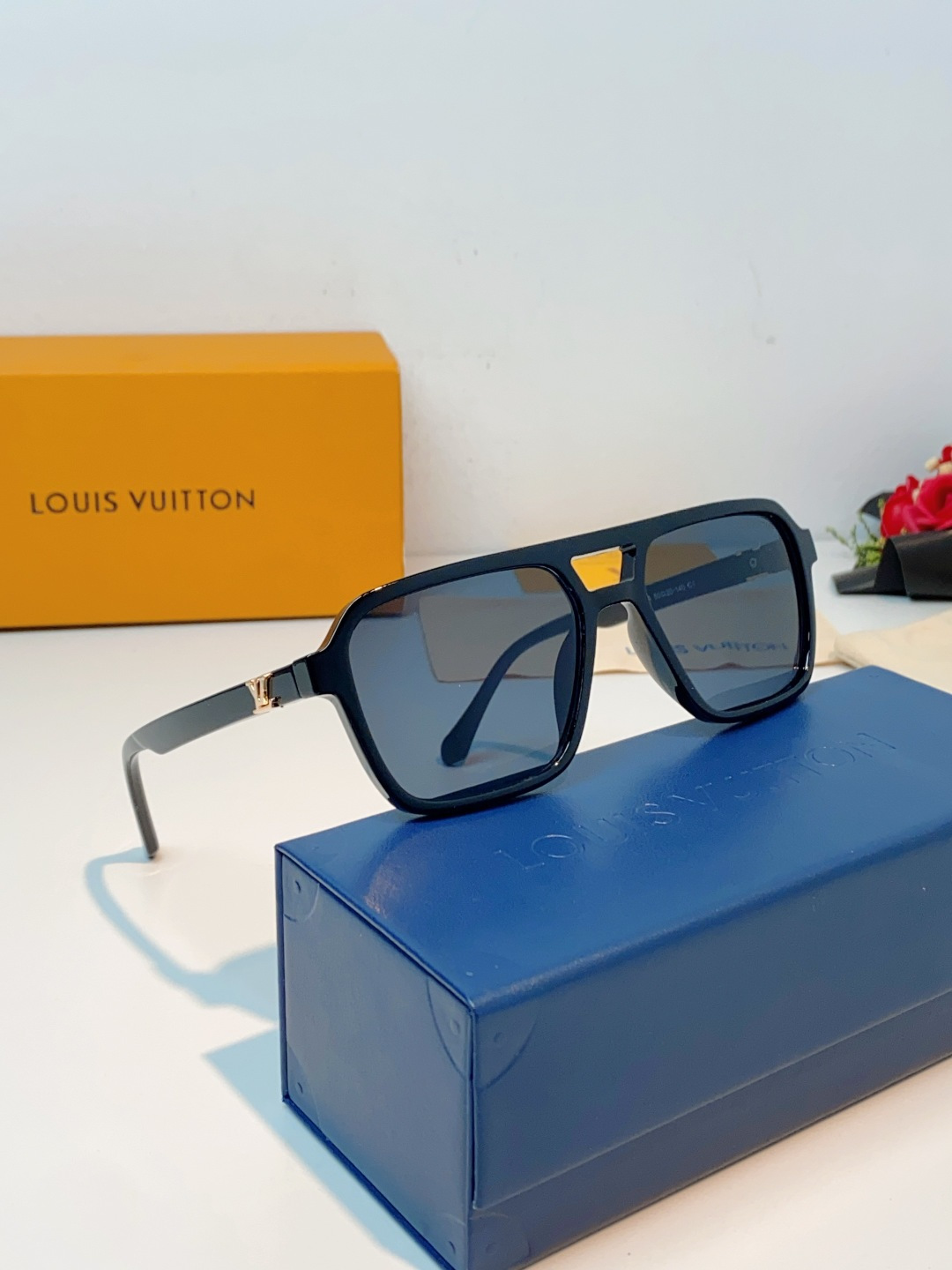 LouisVuitton路易威登 2026新款 男士墨镜太阳镜方形纤维金属签名新款Z3119U