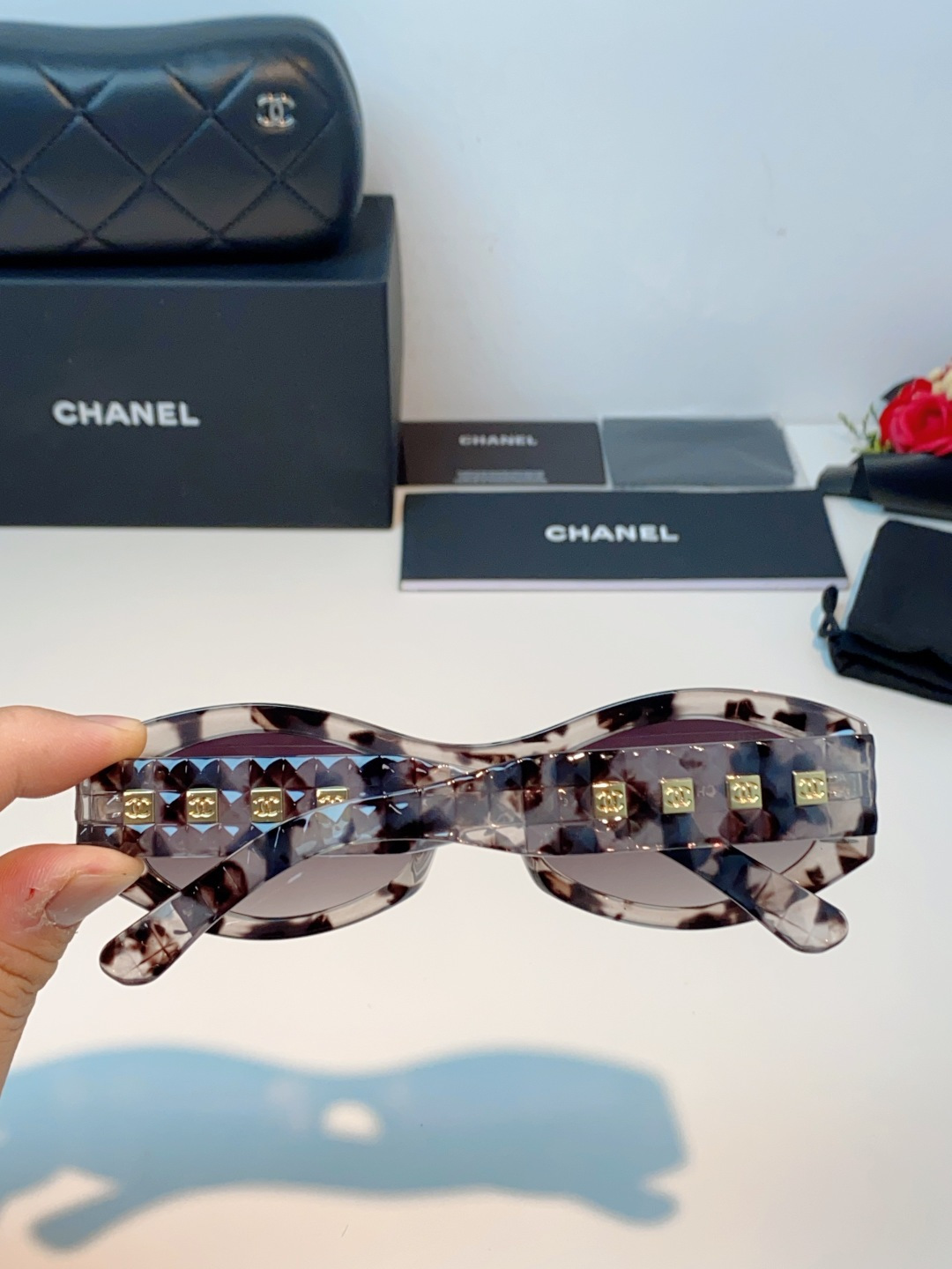 Chanel香奈儿 2026新款大框椭圆型墨镜高质感小脸时尚镜腿太阳镜开车百搭黑白拼色 女士墨镜