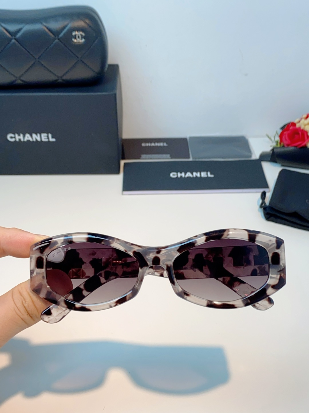 Chanel香奈儿 2026新款大框椭圆型墨镜高质感小脸时尚镜腿太阳镜开车百搭黑白拼色 女士墨镜