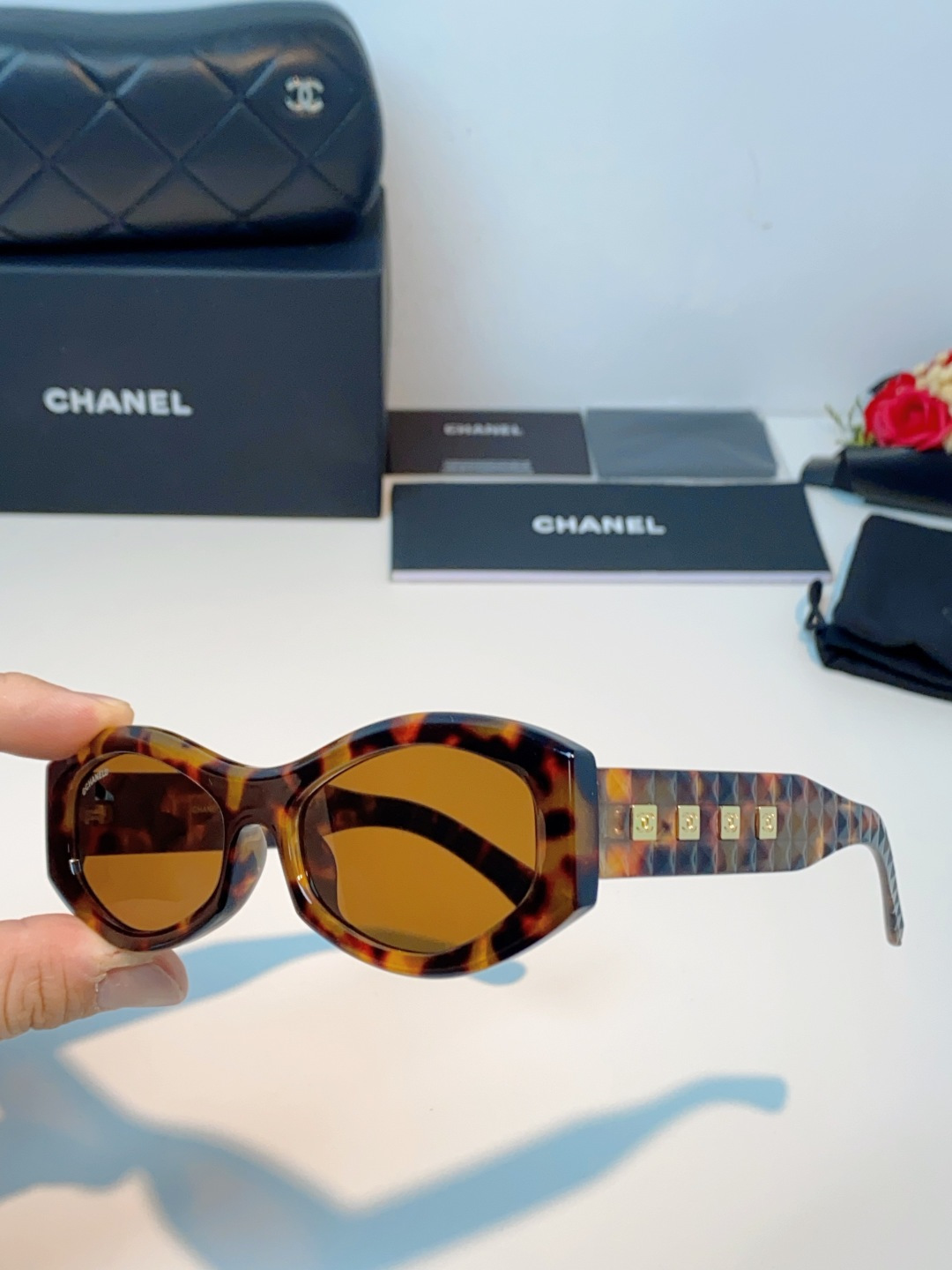 Chanel香奈儿 2026新款大框椭圆型墨镜高质感小脸时尚镜腿太阳镜开车百搭黑白拼色 女士墨镜