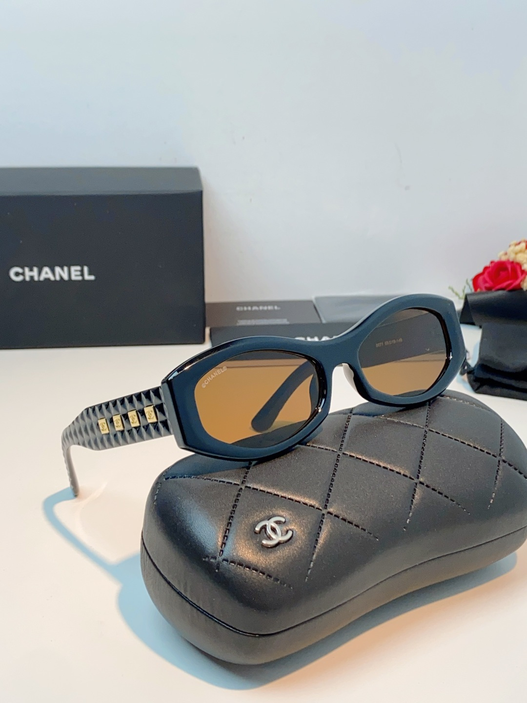 Chanel香奈儿 2026新款大框椭圆型墨镜高质感小脸时尚镜腿太阳镜开车百搭黑白拼色 女士墨镜