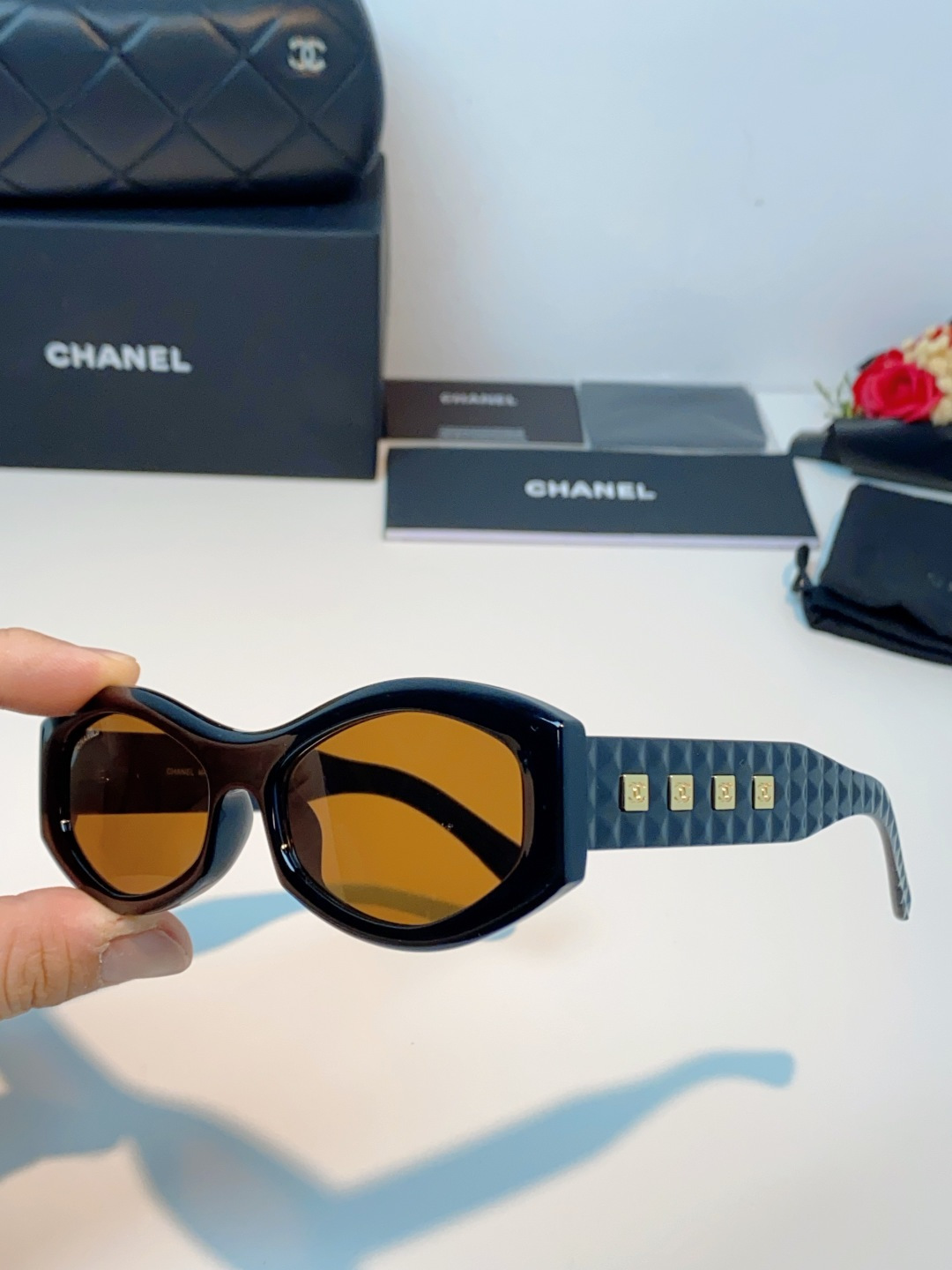 Chanel香奈儿 2026新款大框椭圆型墨镜高质感小脸时尚镜腿太阳镜开车百搭黑白拼色 女士墨镜