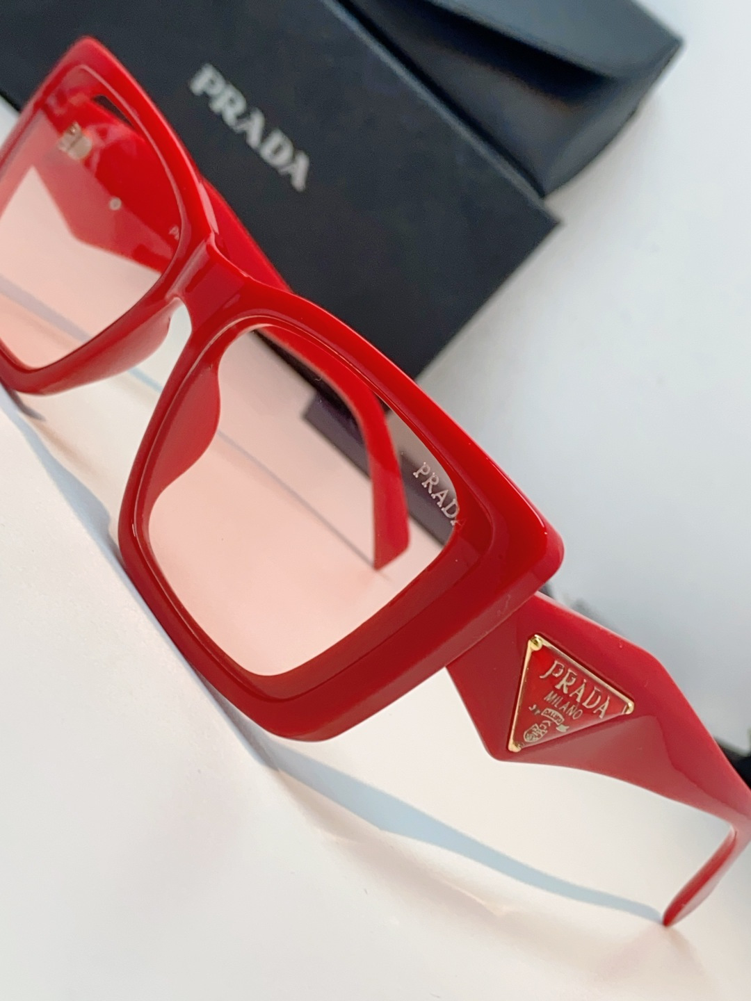 Prada普拉达 2026新款男士痞帅风黑超墨镜防紫外线开车太阳镜女潮流方框遮阳眼镜 男女通用