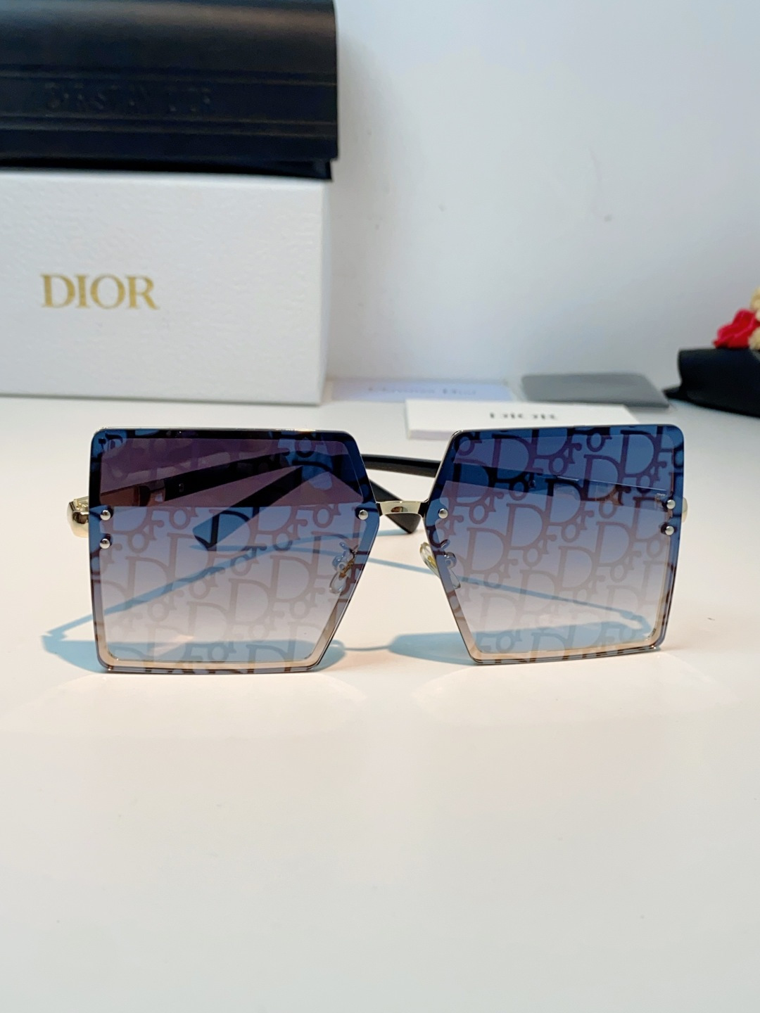 Dior迪奥 2026新款欧美超大框女士太阳镜大脸网红链条款方框浅色显脸小墨镜防紫外线