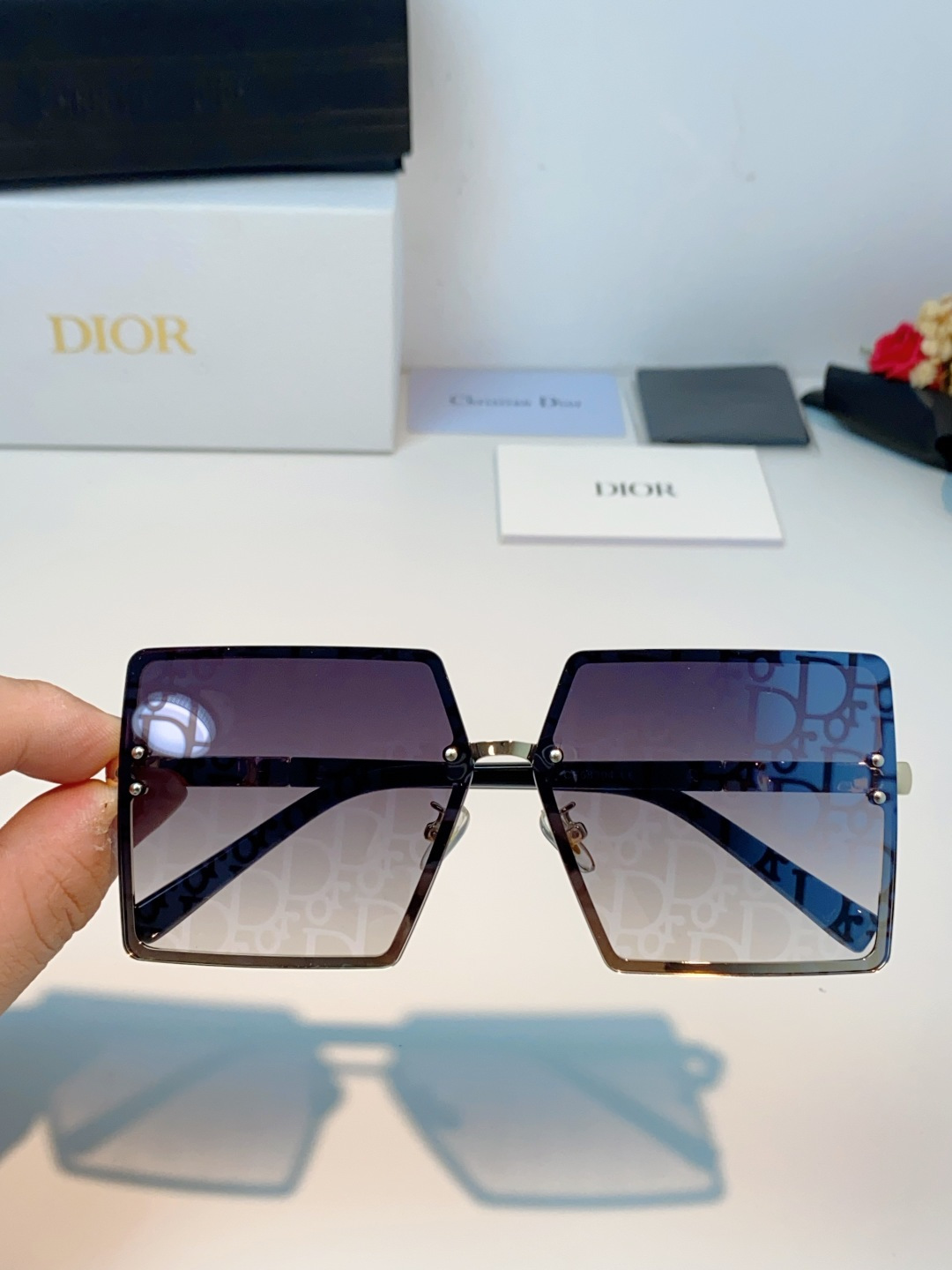 Dior迪奥 2026新款欧美超大框女士太阳镜大脸网红链条款方框浅色显脸小墨镜防紫外线