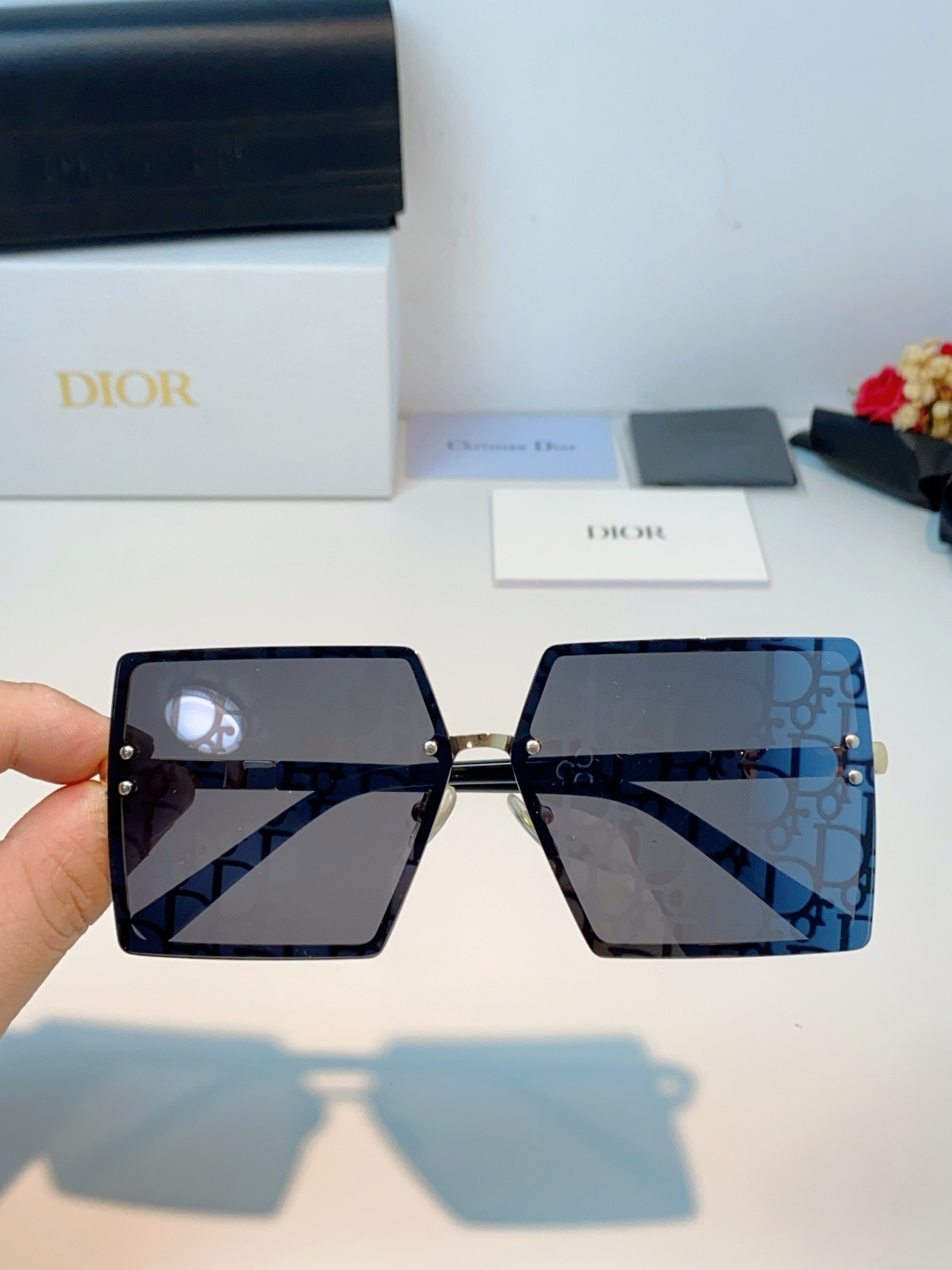 Dior迪奥 2026新款欧美超大框女士太阳镜大脸网红链条款方框浅色显脸小墨镜防紫外线
