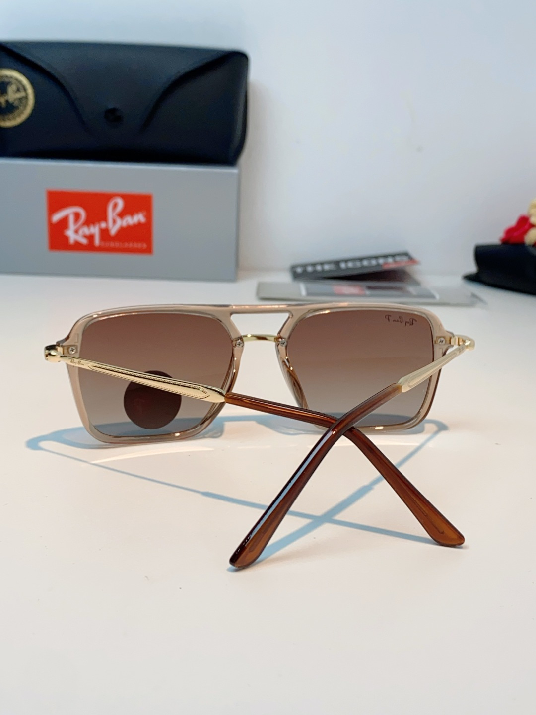 RayBan雷朋 2026新款偏光复古双梁大方框：经典飞行员双梁+方形大框设计，超显脸小，完美修饰方圆脸