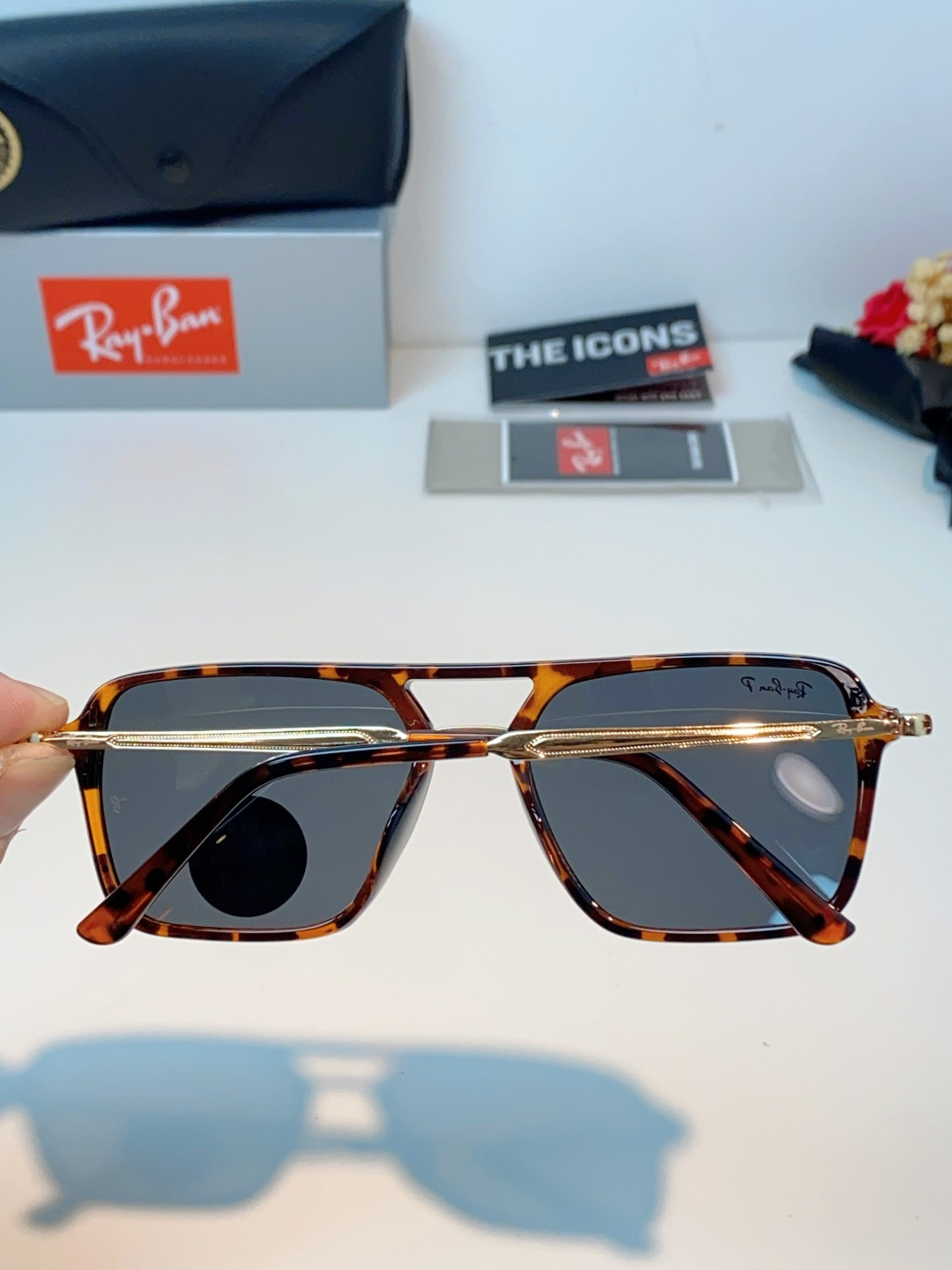 RayBan雷朋 2026新款偏光复古双梁大方框：经典飞行员双梁+方形大框设计，超显脸小，完美修饰方圆脸