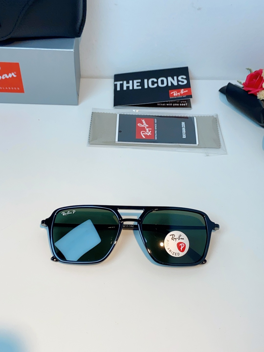 RayBan雷朋 2026新款偏光复古双梁大方框：经典飞行员双梁+方形大框设计，超显脸小，完美修饰方圆脸