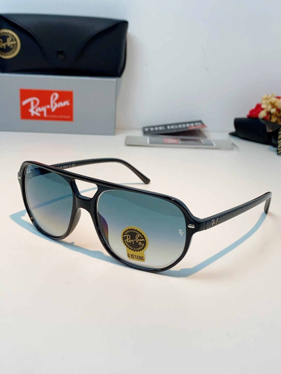 RayBan雷朋 2026新款双梁高光泽感黑色醋酸板材镜框，质感细腻、耐磨抗造，线条圆润流畅，经典永不过