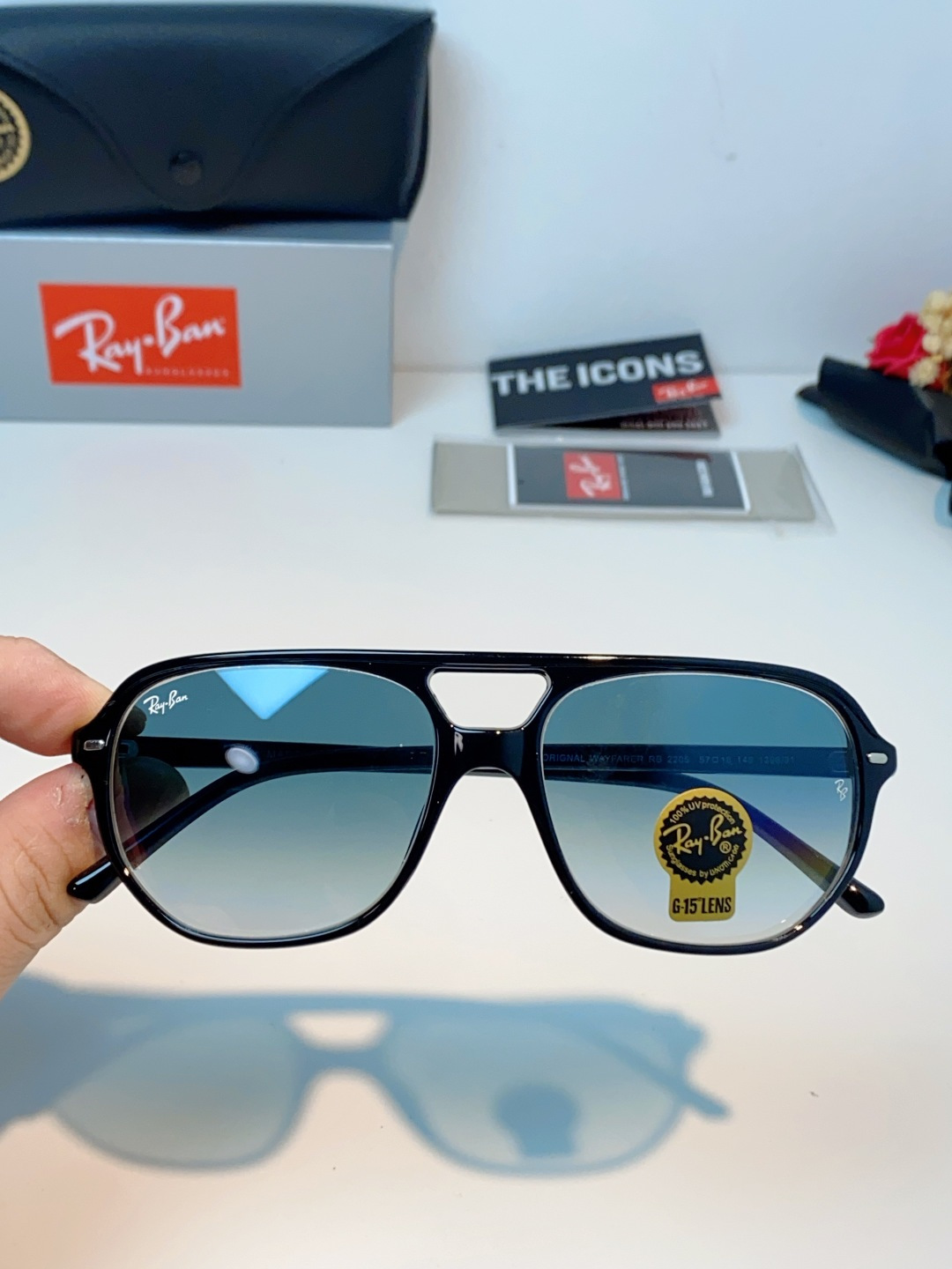 RayBan雷朋 2026新款双梁高光泽感黑色醋酸板材镜框，质感细腻、耐磨抗造，线条圆润流畅，经典永不过