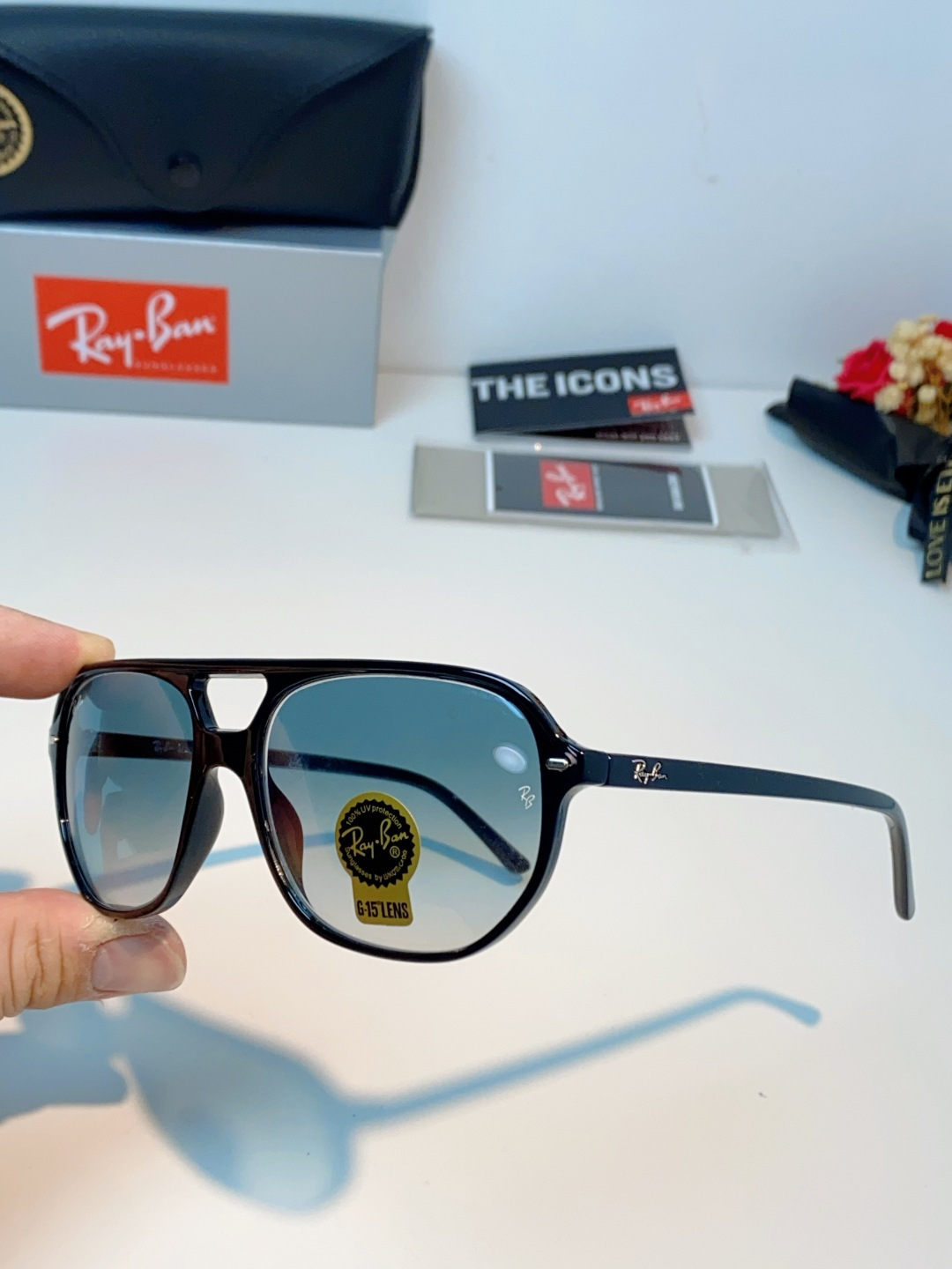 RayBan雷朋 2026新款双梁高光泽感黑色醋酸板材镜框，质感细腻、耐磨抗造，线条圆润流畅，经典永不过