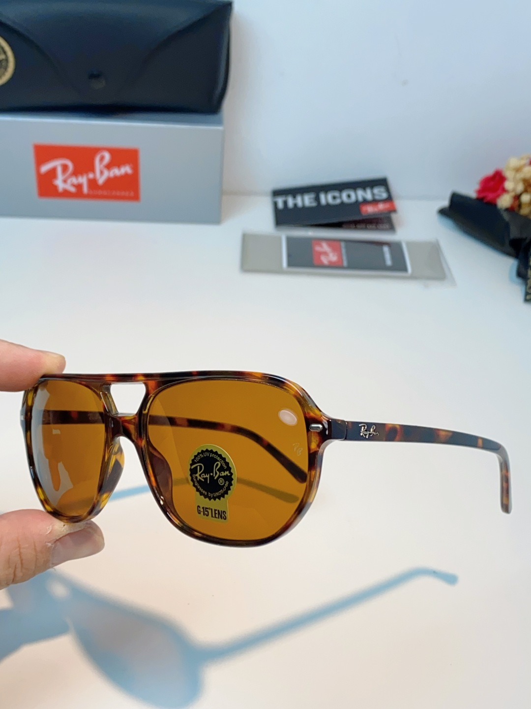 RayBan雷朋 2026新款双梁高光泽感黑色醋酸板材镜框，质感细腻、耐磨抗造，线条圆润流畅，经典永不过