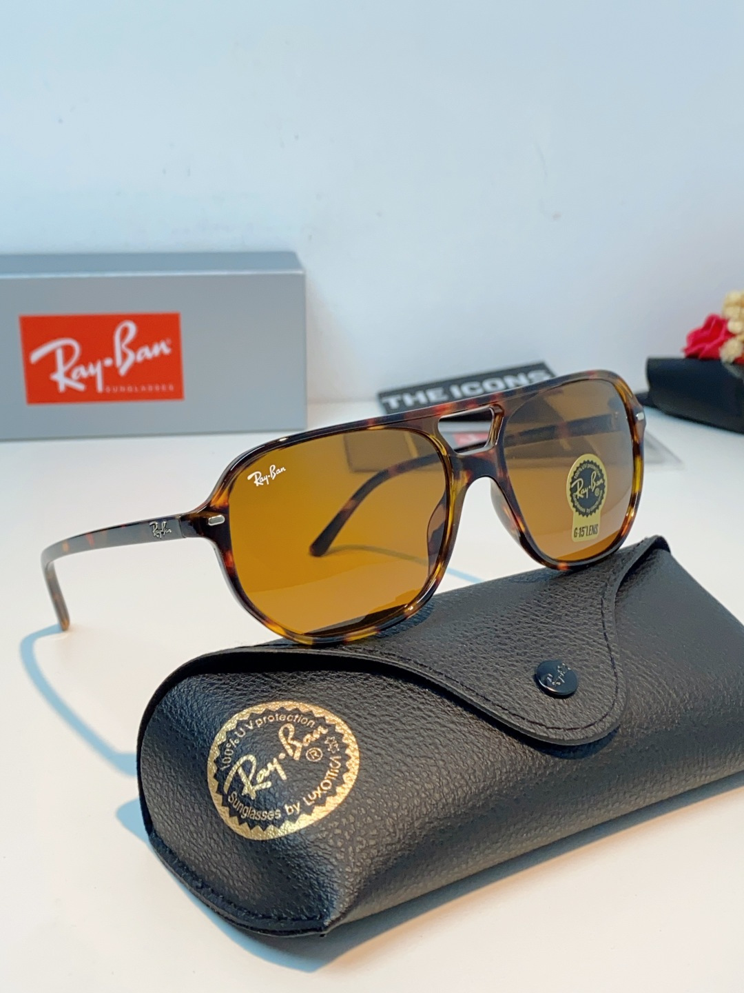 RayBan雷朋 2026新款双梁高光泽感黑色醋酸板材镜框，质感细腻、耐磨抗造，线条圆润流畅，经典永不过