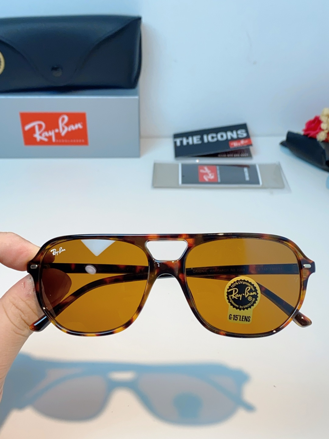 RayBan雷朋 2026新款双梁高光泽感黑色醋酸板材镜框，质感细腻、耐磨抗造，线条圆润流畅，经典永不过