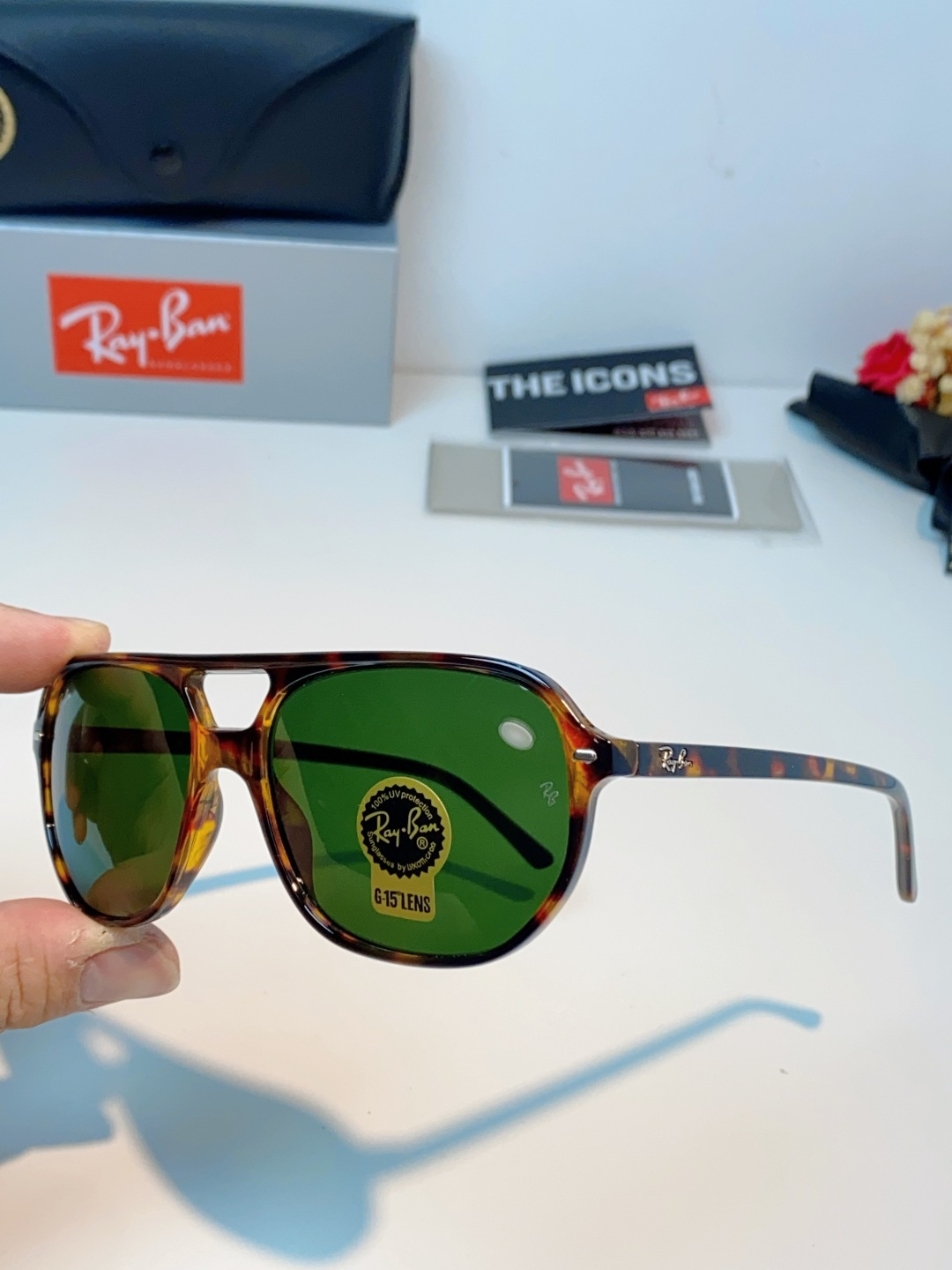 RayBan雷朋 2026新款双梁高光泽感黑色醋酸板材镜框，质感细腻、耐磨抗造，线条圆润流畅，经典永不过
