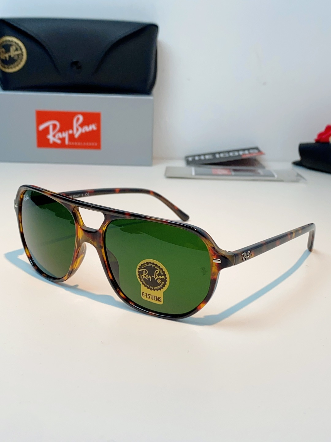 RayBan雷朋 2026新款双梁高光泽感黑色醋酸板材镜框，质感细腻、耐磨抗造，线条圆润流畅，经典永不过