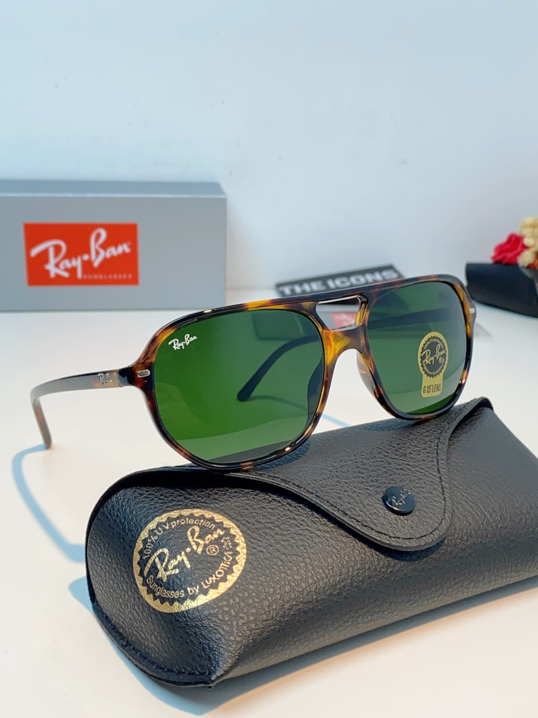 RayBan雷朋 2026新款双梁高光泽感黑色醋酸板材镜框，质感细腻、耐磨抗造，线条圆润流畅，经典永不过
