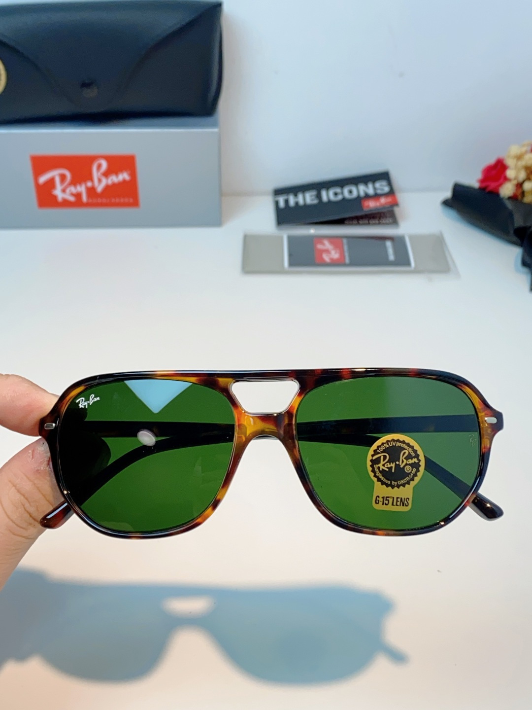 RayBan雷朋 2026新款双梁高光泽感黑色醋酸板材镜框，质感细腻、耐磨抗造，线条圆润流畅，经典永不过