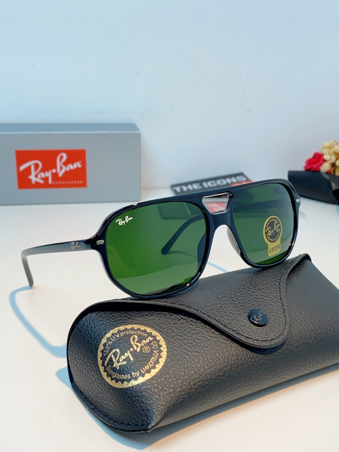 RayBan雷朋 2026新款双梁高光泽感黑色醋酸板材镜框，质感细腻、耐磨抗造，线条圆润流畅，经典永不过